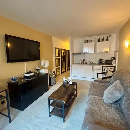 Henri Camille Re Agency - Victoria - Cozy In The Heart Of Appartement *